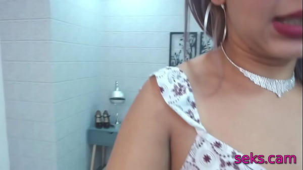 Shy low profile girl shows how naughty she can be with her toys on webcam 