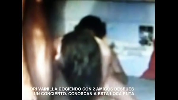 Paruana chica en Orgia con 2 amigos 