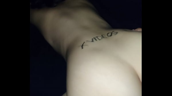 Jovencita latina hace su video de verificaci&oacute_n