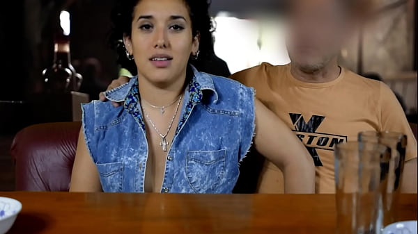 Mi Mujer Masturba A Desconocido En El Bar thumbnail
