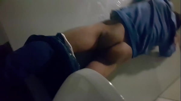 Cojiendo En Los Ba&ntilde;os Del Metropolitano Gay - Lima thumbnail