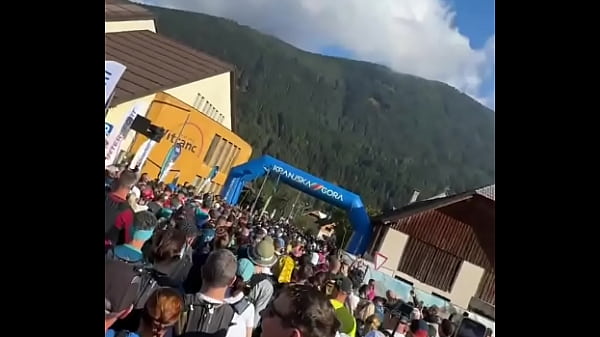 Play MP4 - Waiting at the start of the marathon&comma; ready to get going&excl; &quest;&quest;️How do you feel right before a big race&quest;&num;Mara&period;&period;&period;