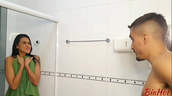 Ele Entrou No Banheiro Sem Avisar! Me Fez Engolir Sua Piroca Gigante At&eacute; O Fundo Da Garganta E Me Fudeu De Quatro thumbnail