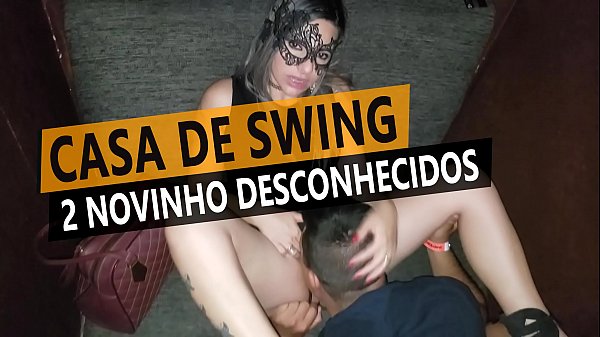 Novinho Lambe Minha Bucetinha, Cavalgo No Pau Dele E Depois Chega Outro Para Participar Da Brincadeira, Tudo Dentro Da Cabine De Swing Na Frente Do Corniho Que Filma Toda A Putaria. thumbnail
