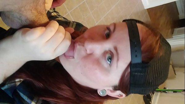 Nonton Dude Gives Tomboy B. Cock thumbnail