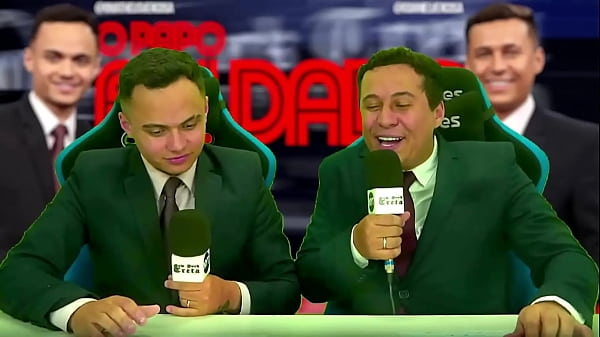 Nonton Cantora Deixa Seus Peitos Amostra Em Programa De Entrevista thumbnail