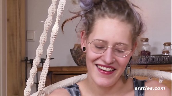 Nonton German Amateur Goes Solo On Her Sex Swing thumbnail