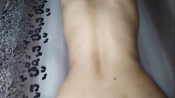 Novinha mostrou a buceta e o cuzinho, n&atilde;o aguentei e comi o cu dela 