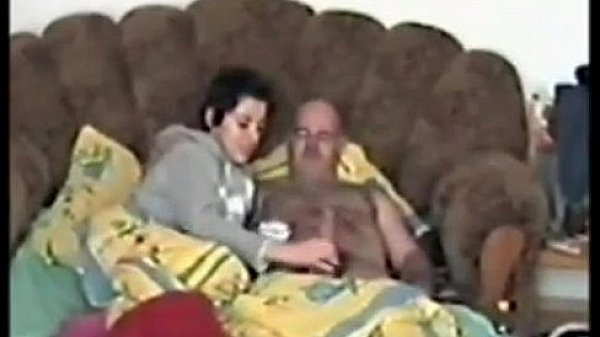 Nonton Polish Girl Wants Old Guy Then Rides Him. thumbnail