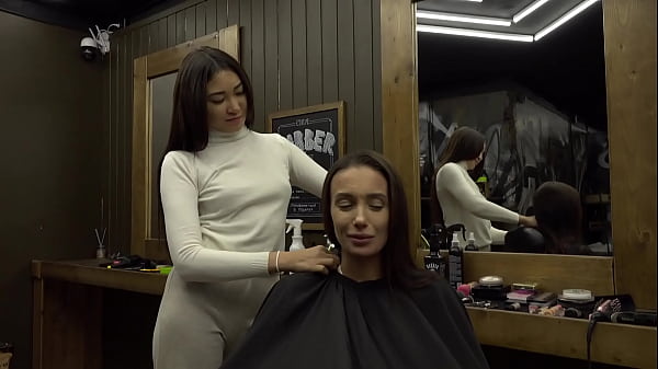 Nonton Exotic Hairdresser Tempted Into Kinky Threeway With Couple thumbnail