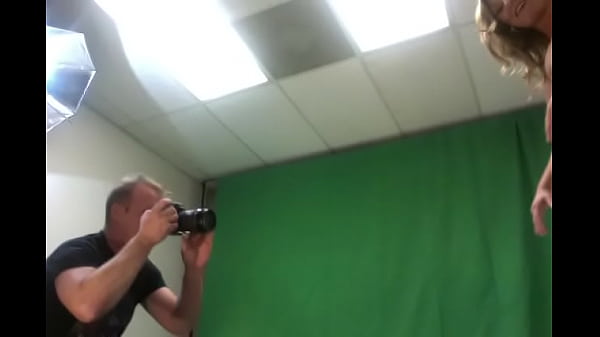 Nonton Hot Milf Poses Naked thumbnail