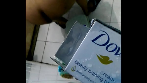 Nonton Bareilly Singh Aunty Bathing Nude thumbnail