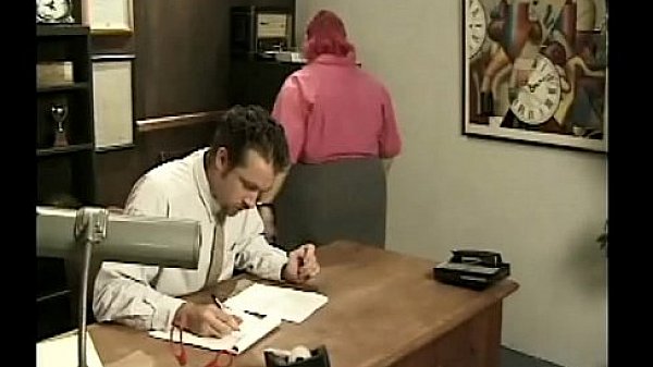 Nonton Fat Secretary Fucks Boss On Office Table thumbnail