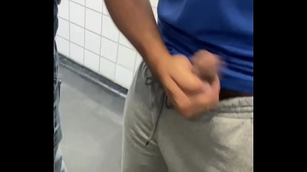 Suruba Dentro Do Banheiro P&uacute;blico, Sacanagem Das Boas. thumbnail