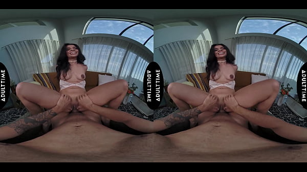 UP CLOSE VR - Wild Petite Brunette Harley Haze KNOWS How To Ride A Dick POV