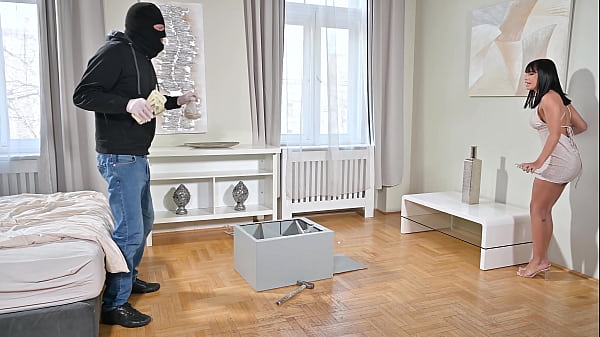 Nonton Tattooed Babe Athenea Rose Initiates A Dp Threesome After Attempted Robbery Gp3217 thumbnail