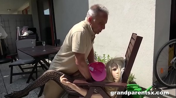 Nonton Bizzare Old Guy Fucking A Plastic Doll thumbnail