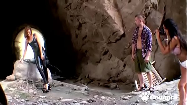 Bianca Resa Gagging And Sitting On Huge Dick At The Beach thumbnail