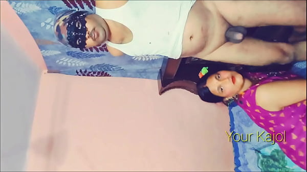 शूट में कसी हुई गदराये माल की मलिका मेरी भाभी काजोल के साथ संसर्ग thumbnail