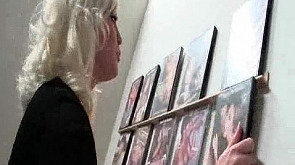 Nonton Big Ebony Cock Thru Glory Hole thumbnail