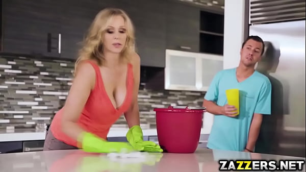 Nonton Jessy Jones Stuffs His Thick Cock On Julia Ann thumbnail