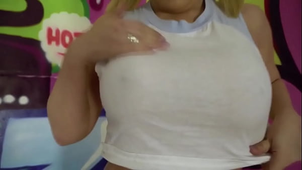 Nonton She Loves To Take Her Clothes Off thumbnail