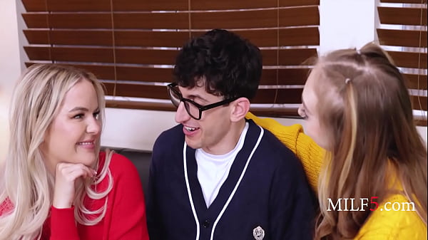 Nonton Blended Portraits With Step Mom Fucking My Boyfriend!! thumbnail