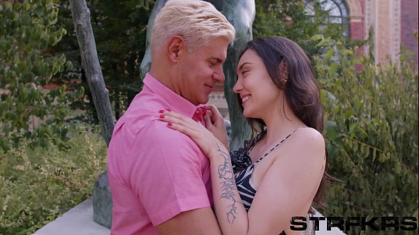 Nonton Mature Porno Dan Raw Fucks Tiny Babe Catherine Knight & Toys Her Clit! thumbnail