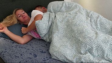 Nonton She Woke Up Hungover... And He Didn&rsquo;t Let Her Rest thumbnail