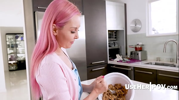 Nonton Supporting Stepmom's Baking Business While Parking My Dick In Her thumbnail