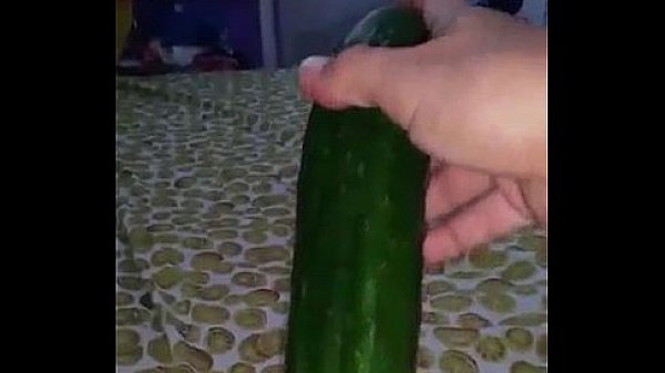Nonton Masturbandose Con El Pepino. thumbnail