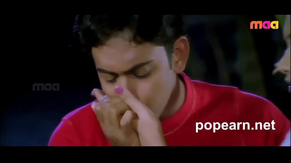 Cute Teen Enjoying At Night At Park From Telugu Movie Ee Vayasulo thumbnail