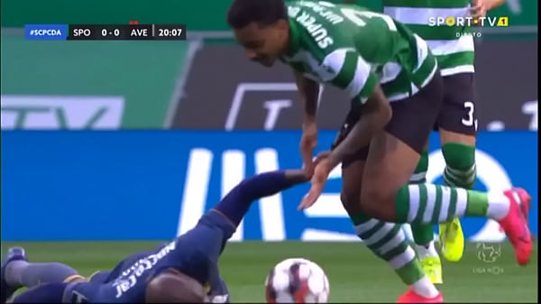 Jogador De Futebol Solta O Pau thumbnail