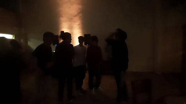 Nonton Meninos Gostosos Virgens Rebolam A Bumbum thumbnail