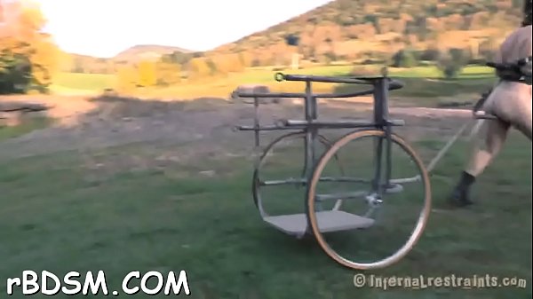 Nonton Caged Up Angel Needs Castigation thumbnail