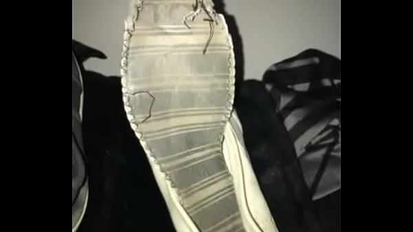Nonton Wife Wears Flats With No Socks thumbnail
