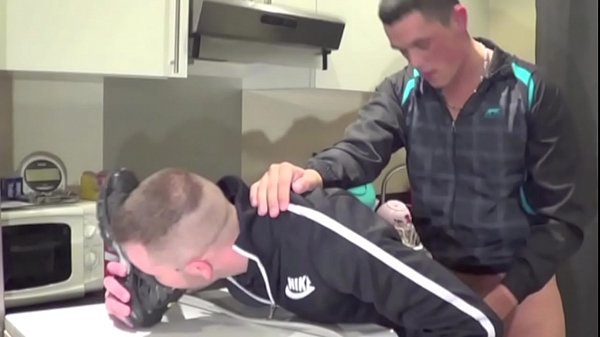 Jeune Mec En Skets Soumis &agrave; Son Boss thumbnail