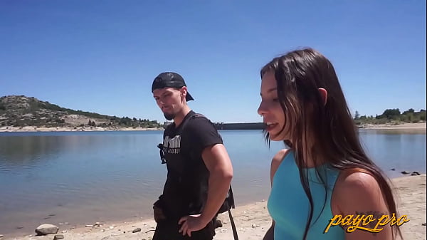 Nonton Chica Perdida Agradece La Ayuda A Desconocido - Massy Sweet, Payo Pro thumbnail