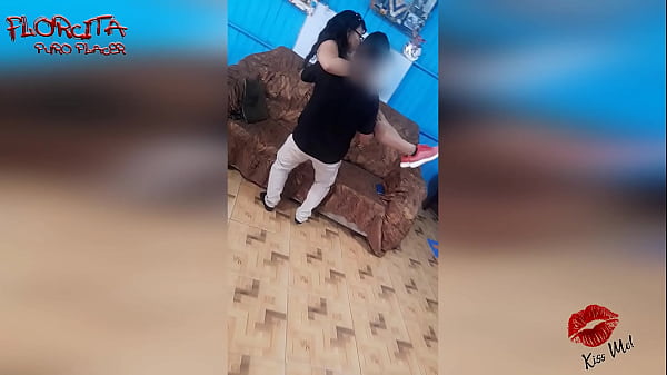 Me Dio Calambre En Las Piernas , Y Mi T&iacute;o Ma&ntilde;oso Me Mete Mano Y Todo Lo Dem&aacute;s thumbnail