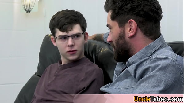 Play MP4 - Horny bearded needs a tight ass today and the only one around is the clueless