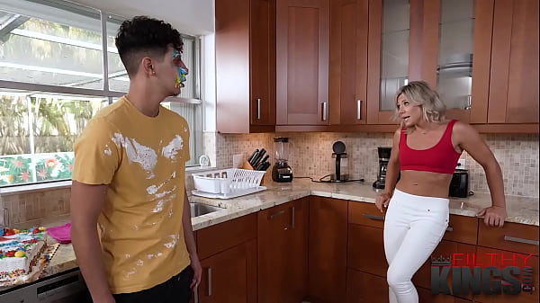 Nonton Milf Madison Brite Sucks Her Stepson Big Dick! thumbnail