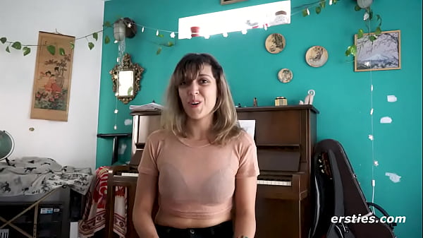 Nonton Ada Enjoys Some Playtime With Her Dildo thumbnail