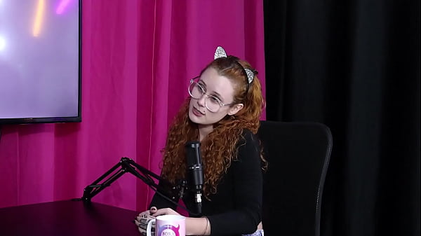 O padastro descobriu o que ela faz na alta do xvideos, come&ccedil;ou a fazer atendimento presencial e encontrou um pau estranho - Dracaryssg (SHEER/RED) 