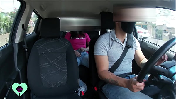 Play MP4 - Hermosa se masturba dentro de mi uber y no se da cuenta que la estoy grabando