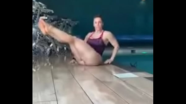 Sexy Girl Showing Body thumbnail