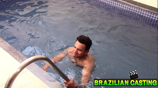 Piscina Uma Linda Morena Brasileira De Corpo Maravilhoso Sexy Charmosa Querendo Fuder Bastante Rola Grande. thumbnail