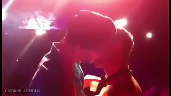 Rafael Alencar Mijando E Beijando Um F&atilde; Na Boate thumbnail