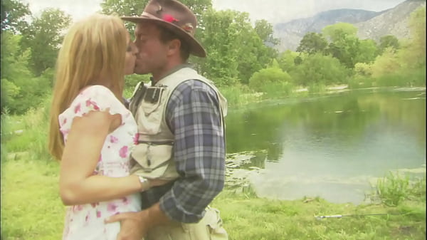 Nonton Fisherman Gets Some Xxx Action From The Wife While Fishing thumbnail