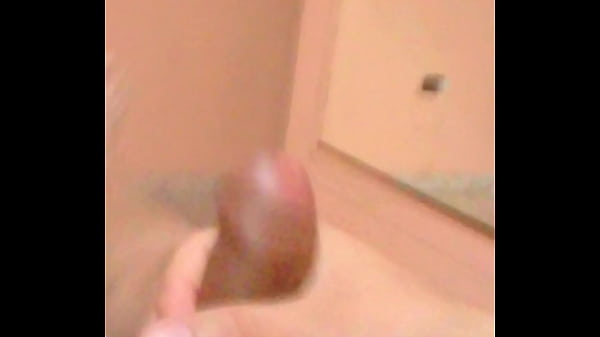 Joven Pajero Saca Su Leche thumbnail