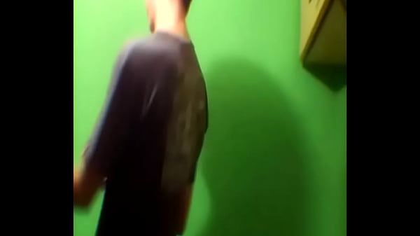 Puta culona baila para la c&aacutemara (termina sexual)